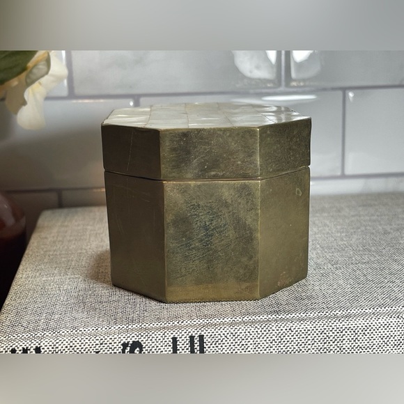 Vintage Brass and Mother of Pearl Jewelry Trinket Box - Picture 4 of 12